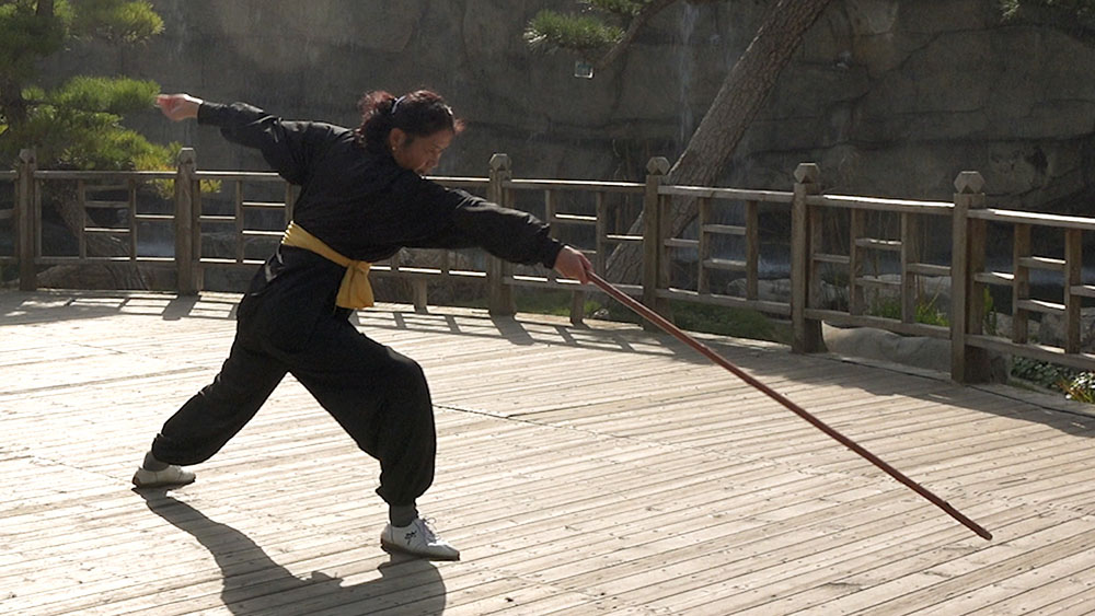 6.搅棍平刺5.换把玉环步横扫千军4.右折兰 翻身倒把劈山3.